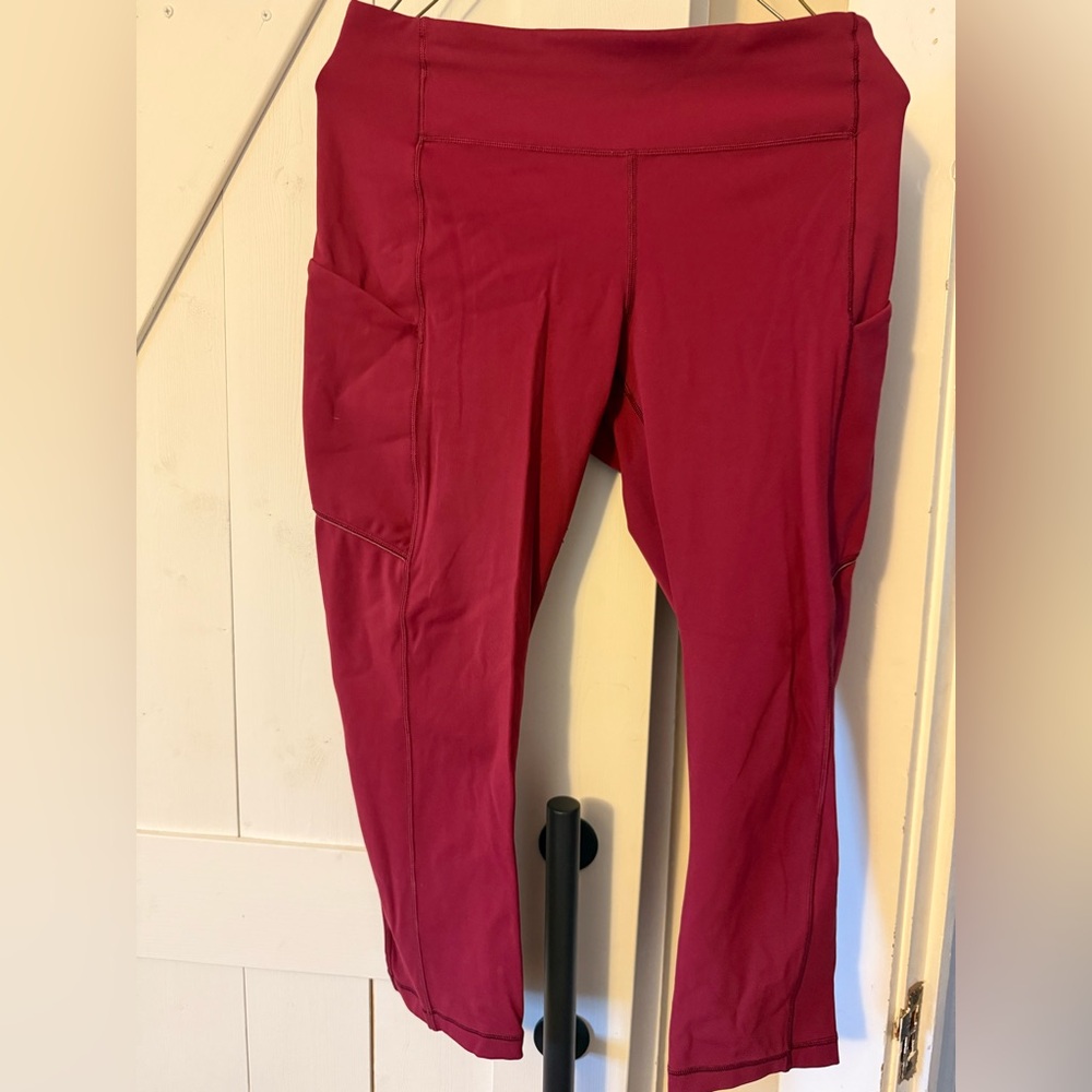 Lululemon burgundy crop leggings